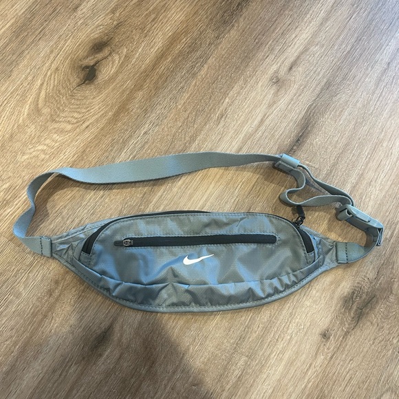 Nike running pouch/ crossbody bag  (set of 2) - Picture 4 of 4